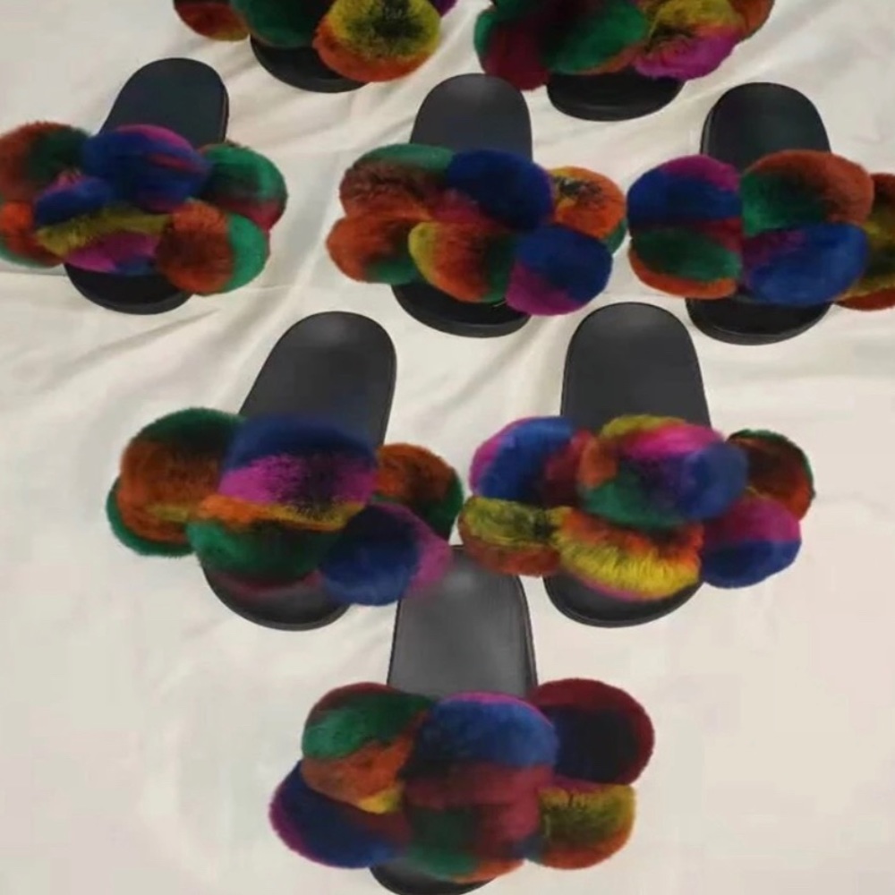 Pom Pom Fur Slides